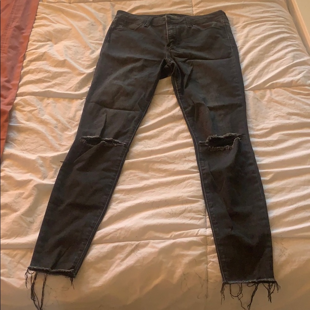 Signature collection black distressed skinny jeans